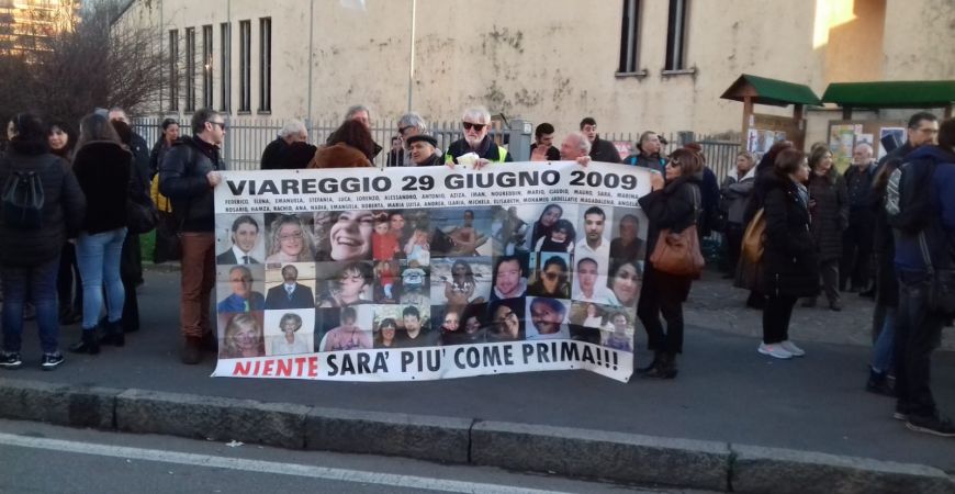 Familiari della strage di Viareggio presenti ai funerali di Giuseppe Ciucciu